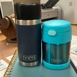 ❤️ Pick 3/30 Two thermoses for a low price